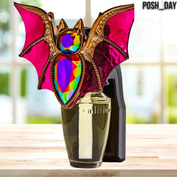 2 Bejeweled Bat Nightlight
Wallflowers Fragrance Plugs - Picture 3 of 6